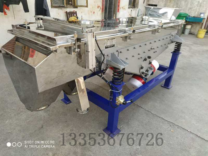 大家都知道超聲波篩分機(jī)是在三次元振動(dòng)篩的基礎(chǔ)上加裝超聲波清網(wǎng)裝置從而解決各類(lèi)堵網(wǎng)、粘網(wǎng)、吸附、劇團(tuán)、靜電、輕比重等篩分難題。 大家都知道超聲波篩分機(jī)是在三次元振動(dòng)篩的基礎(chǔ)上加裝超聲波清網(wǎng)裝置從而解決各類(lèi)堵網(wǎng)、粘網(wǎng)、吸附、劇團(tuán)、靜電、輕比重等篩分難題。